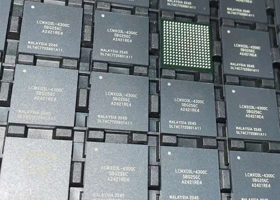 Array de puertas programables de campo LCMXO3L-4300C-5BG256C 4320LUTs MachXO3 IC lógico programable CSFBGA-256